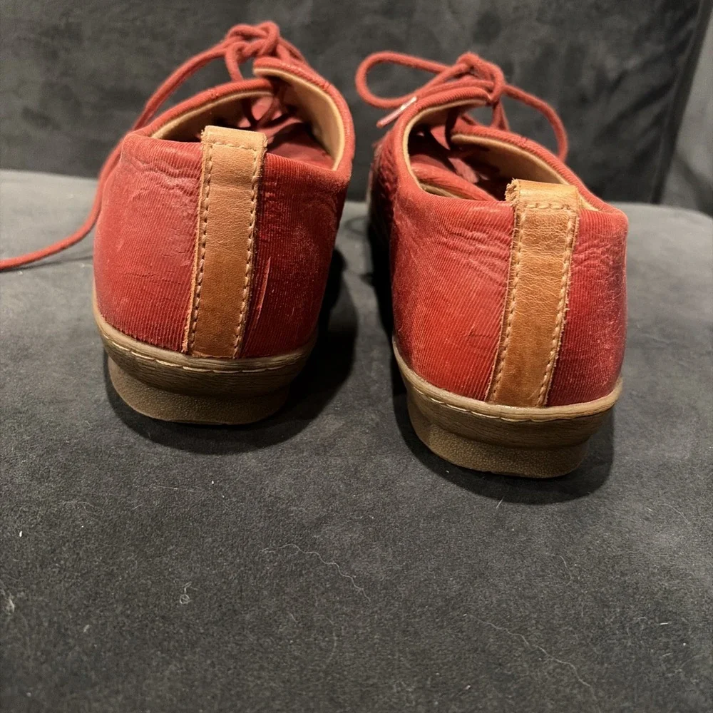 Comfortiva Align Red Leather lace up casual sneakers, women's 9.5W